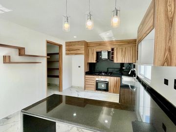 VENTA casa en Lomas de Angelopolis, Puebla, San Andres Cholula 4 recamaras