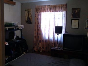 Casa en valle de Lincoln, sector privado, dos plantas