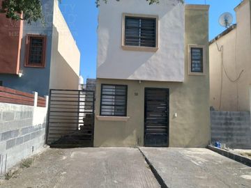 Casa en valle de Lincoln, sector privado, dos plantas