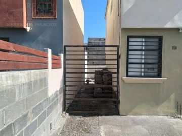 Casa en valle de Lincoln, sector privado, dos plantas