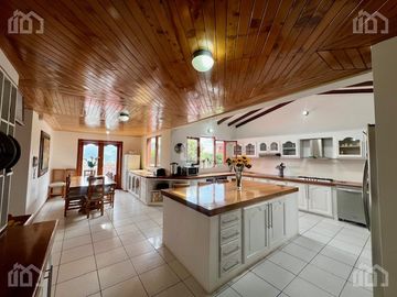CASA DE VENTA EN MIRAVALLE 3