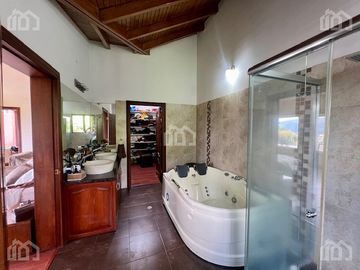 CASA DE VENTA EN MIRAVALLE 3