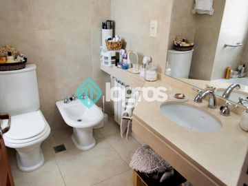 Departamento en venta de 3 dormitorios con cochera en Macrocentro