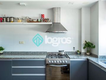 Departamento en venta de 3 dormitorios con cochera en Macrocentro