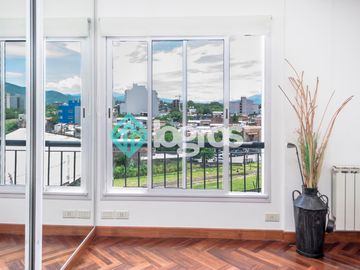 Departamento en venta de 3 dormitorios con cochera en Macrocentro
