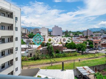 Departamento en venta de 3 dormitorios con cochera en Macrocentro