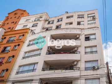 Departamento en venta de 3 dormitorios con cochera en Macrocentro