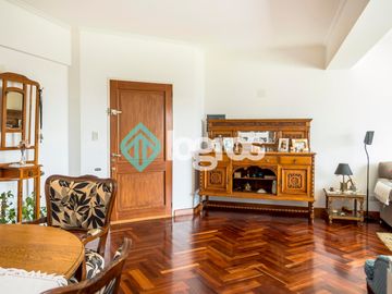 Departamento en venta de 3 dormitorios con cochera en Macrocentro