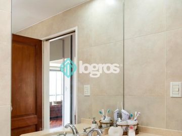 Departamento en venta de 3 dormitorios con cochera en Macrocentro