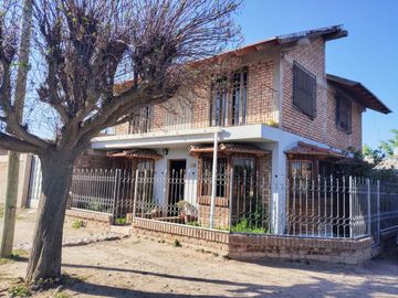 VENTA CASA 3/4 DORMI. 2 BAÑOS PATIO MAIPU