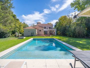 Casa en doble lote Country Club Los Cardales