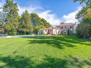 Casa en doble lote Country Club Los Cardales