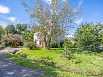 Casa en doble lote Country Club Los Cardales