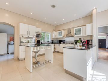 Casa en doble lote Country Club Los Cardales