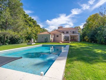 Casa en doble lote Country Club Los Cardales
