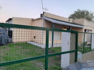 VENTA CASA GARIN 4 AMBIENTES COC-PERMUTA