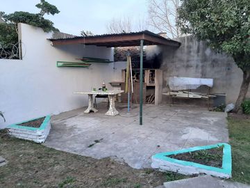 VENTA CASA GARIN 4 AMBIENTES COC-PERMUTA
