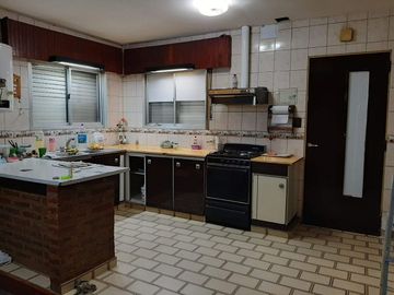VENTA CASA GARIN 4 AMBIENTES COC-PERMUTA