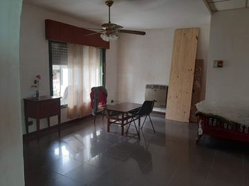 VENTA CASA GARIN 4 AMBIENTES COC-PERMUTA