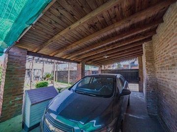 VENTA CASA GARIN 4 AMBIENTES COC-PERMUTA