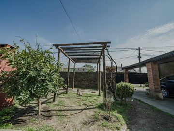 VENTA CASA GARIN 4 AMBIENTES COC-PERMUTA