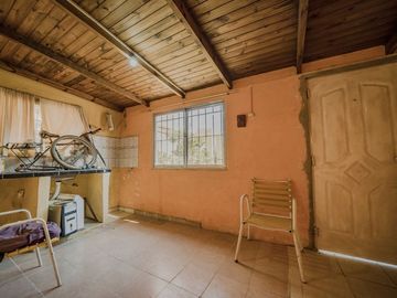 VENTA CASA GARIN 4 AMBIENTES COC-PERMUTA