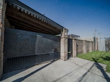 VENTA CASA GARIN 4 AMBIENTES COC-PERMUTA