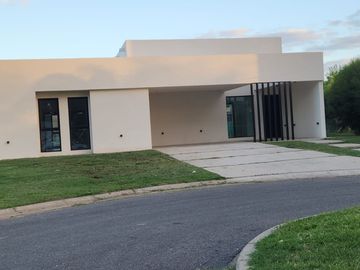 Venta Casa Haras Escobar 5 ambientes