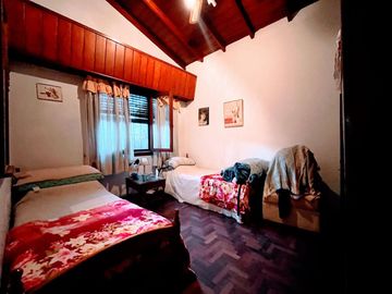 VENTA CASA MULTIFAMILIAR EL TALAR CON PILETA