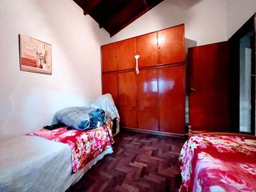 VENTA CASA MULTIFAMILIAR EL TALAR CON PILETA