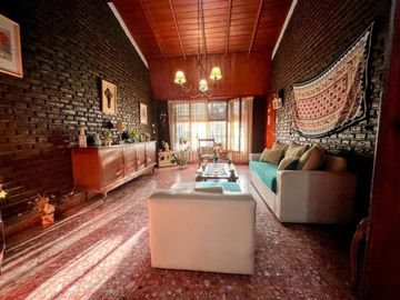 VENTA CASA MULTIFAMILIAR EL TALAR CON PILETA