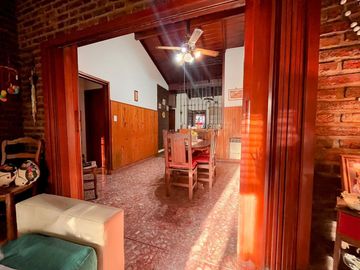 VENTA CASA MULTIFAMILIAR EL TALAR CON PILETA