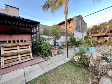 VENTA CASA MULTIFAMILIAR EL TALAR CON PILETA
