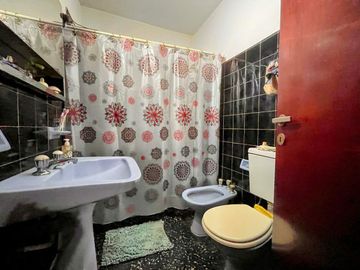 VENTA CASA MULTIFAMILIAR EL TALAR CON PILETA