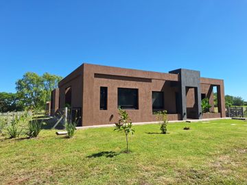 CASA EN VENTA PILAR ACEPTA PROP. EN PAGO