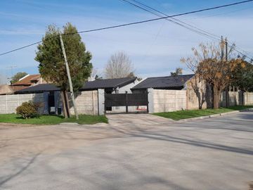 CASA 5 AMBIENTES EN VENTA LONGCHAMPS CON PISCINA