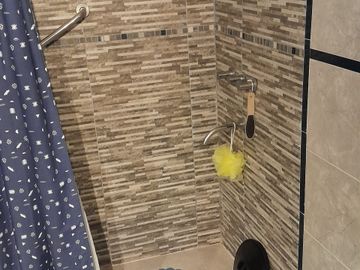 CASA 5 AMBIENTES EN VENTA LONGCHAMPS CON PISCINA