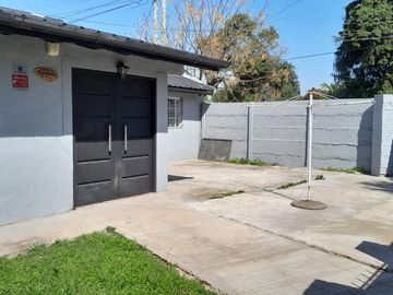 CASA 5 AMBIENTES EN VENTA LONGCHAMPS CON PISCINA