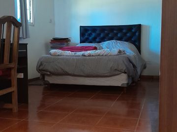 CASA 5 AMBIENTES EN VENTA LONGCHAMPS CON PISCINA