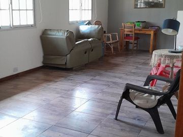 CASA 5 AMBIENTES EN VENTA LONGCHAMPS CON PISCINA