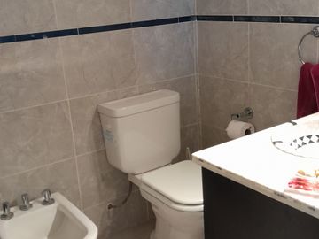 CASA 5 AMBIENTES EN VENTA LONGCHAMPS CON PISCINA
