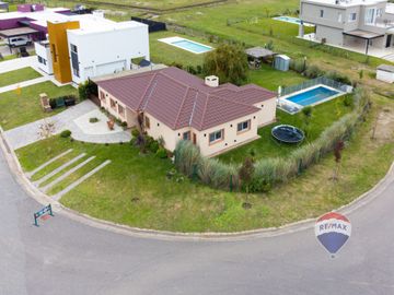 CASA 4 AMBIENTES VENTA BARRIO SANTA INÉS CANNING