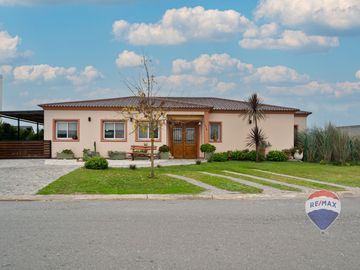 CASA 4 AMBIENTES VENTA BARRIO SANTA INÉS CANNING