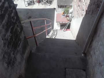 VENTA CASA A REFACCIONAR BARRIO COLON