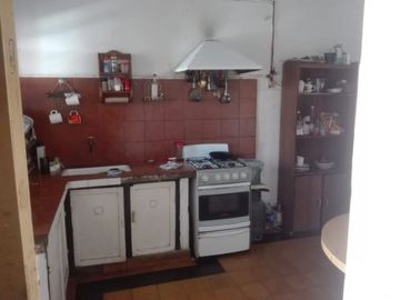 VENTA CASA A REFACCIONAR BARRIO COLON