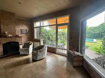 Venta casa 4 ambientes Hurlingham barrio Ingles
