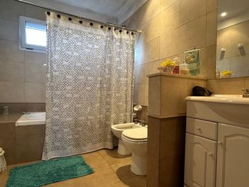 Venta casa 4 ambientes Hurlingham barrio Ingles
