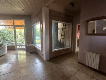 Venta casa 4 ambientes Hurlingham barrio Ingles