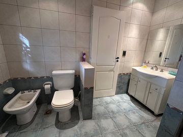 Venta casa 4 ambientes Hurlingham barrio Ingles