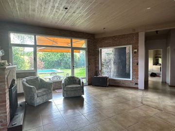 Venta casa 4 ambientes Hurlingham barrio Ingles